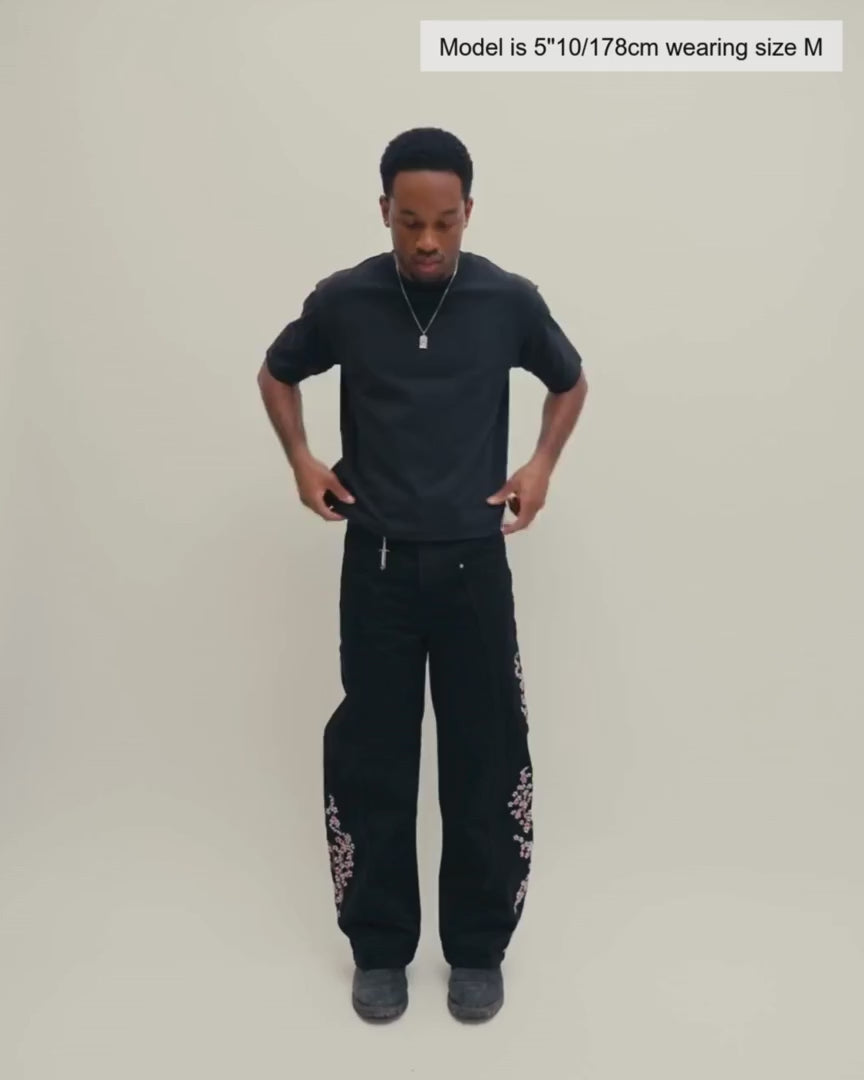 Czarny dżins w kwiaty